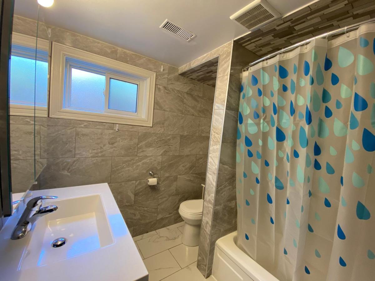 Yonge And Finch Subway !S Spacious And Modern Private Bd With Shared Bathroom Toronto Bagian luar foto